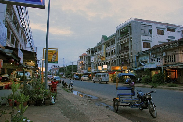Peaceful street in Pakse