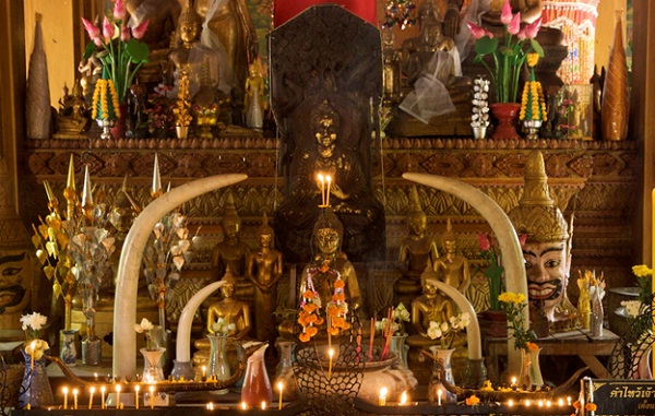 Indide the Si Muong temple