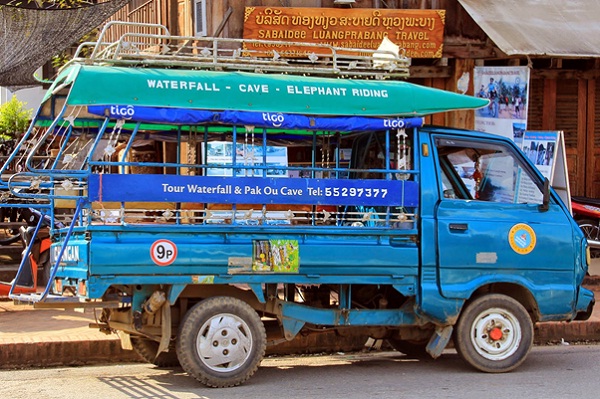 Minivan to Kuang Si
