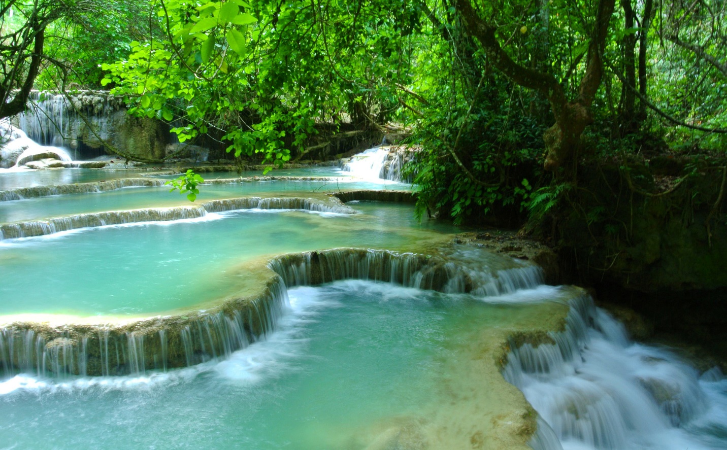 A small scenery of Kuang Si Waterfall is like the terraces