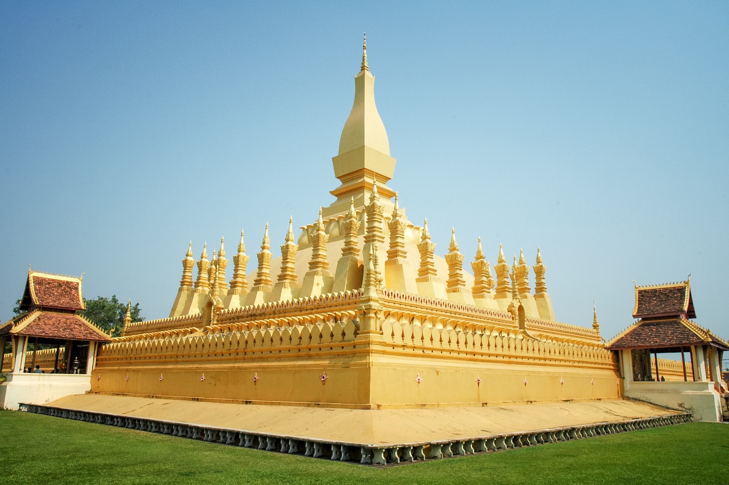 That Luang Pagoda, which you shouldn’t miss when travelling Laos in dry season