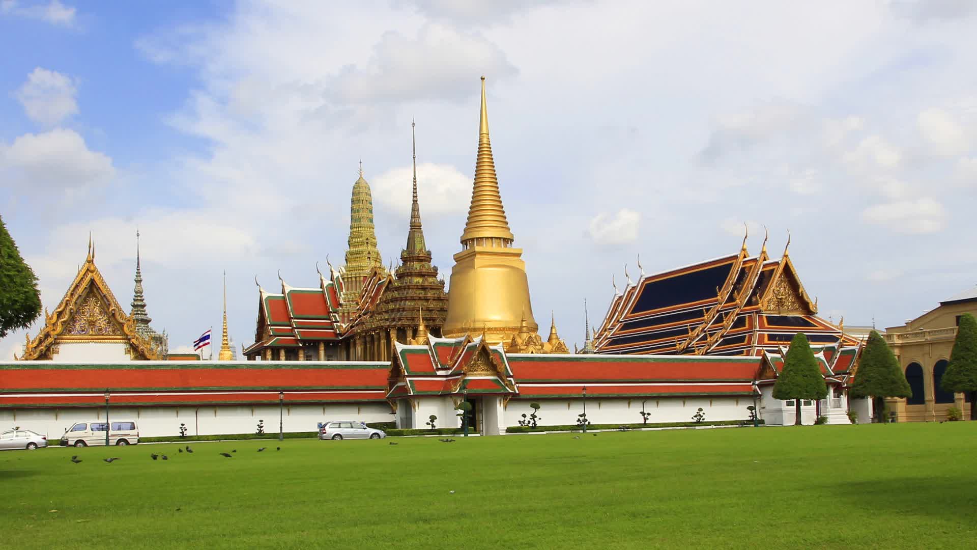 Wat Phra Kaew Pagoda seen from outside