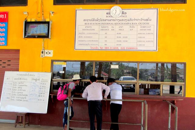 The tourists buy ticket in Keo Champa Bus station to Chiang Mai